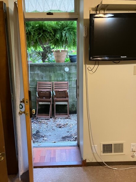 egress door from turret bedroom - 6344 Aurelia St