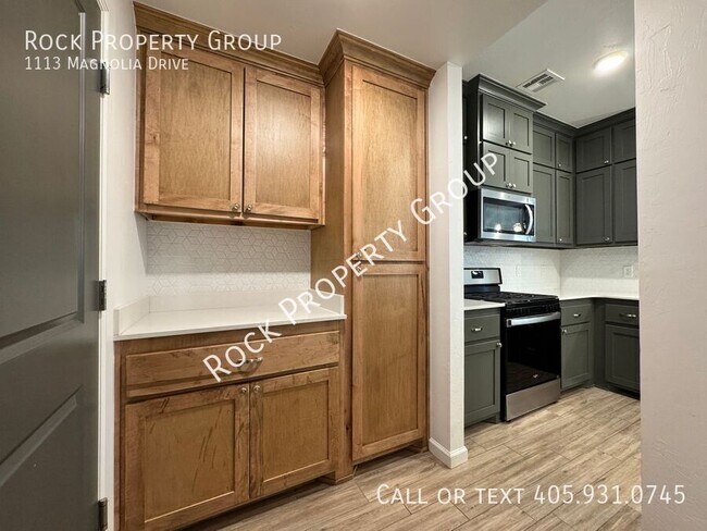 Building Photo - 1113 Magnolia Dr