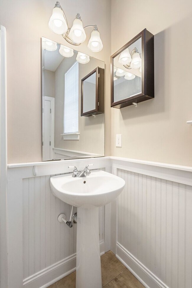 Building Photo - 3 bedroom, 2 1/2 bath unfurnished Townhouse located in Surf City-Ocean views