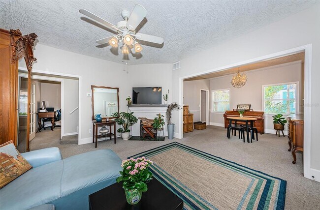 Building Photo - 833 1st St NE