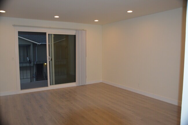 Building Photo - 84 Kim Louise Dr