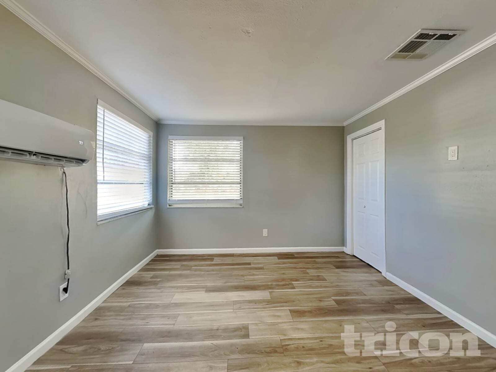 Building Photo - 10916 N 14th St