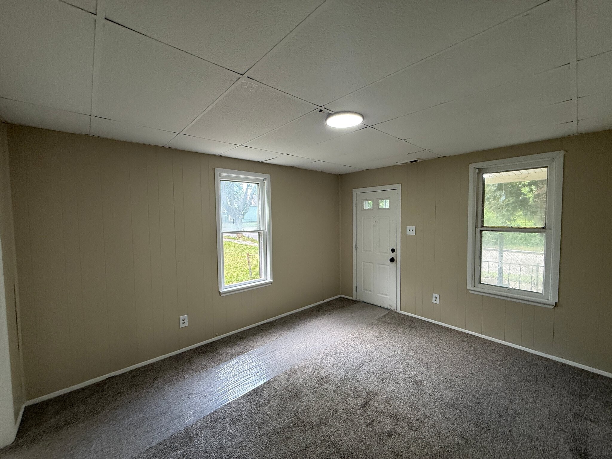 Building Photo - 5636 Drake Ave