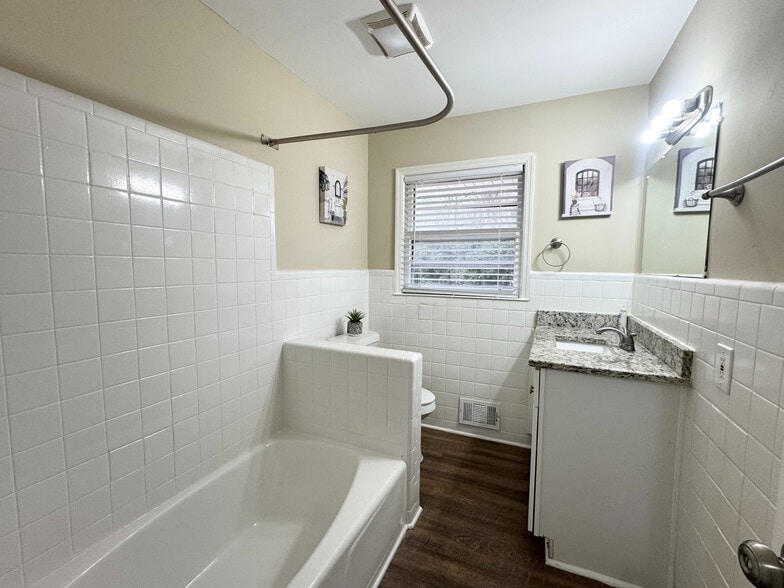 Building Photo - Room in House on Union Rd SW