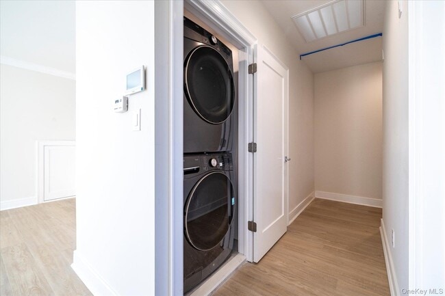 Building Photo - 8 1st St