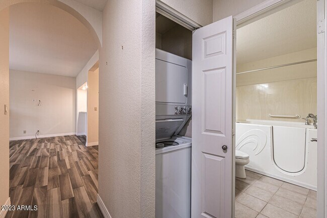 Building Photo - 9708 E Vía Linda