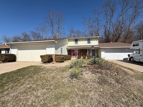Building Photo - Large Duplex in North Peoria