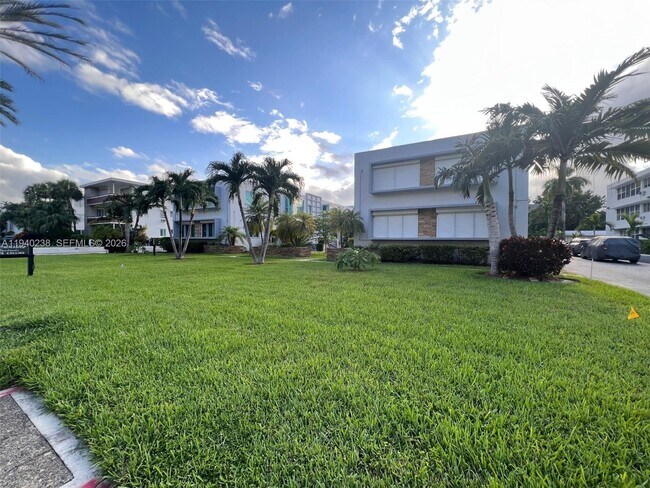 Building Photo - 10178 Collins Ave