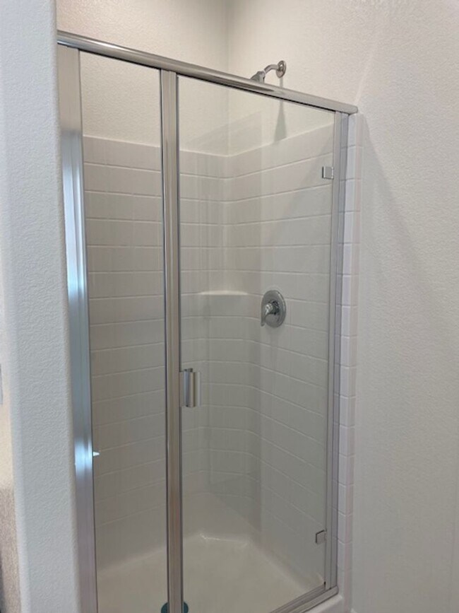 Building Photo - Stylish New-Construction Rental Near UC Me...