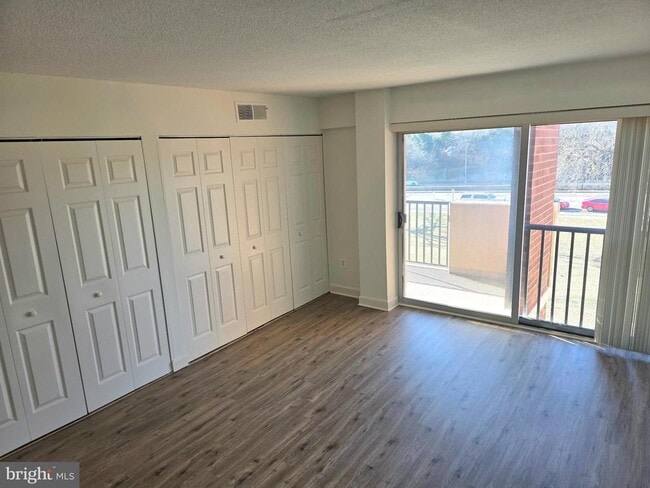 Building Photo - 1300 Army Navy Dr