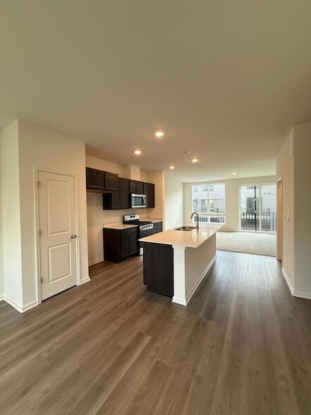 Building Photo - 347 Summit Cir