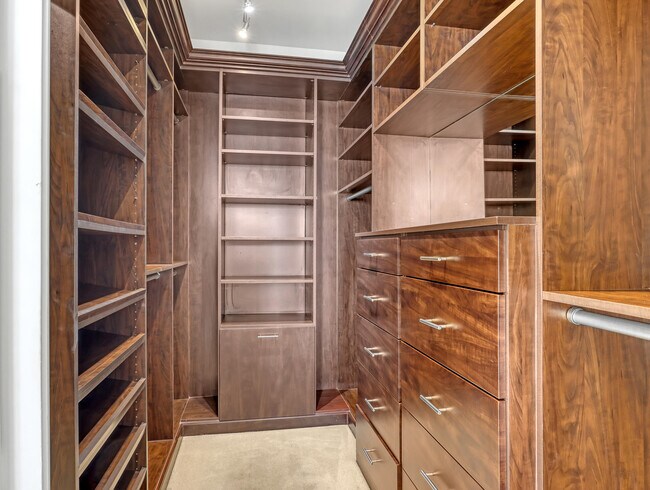 Building Photo - 2700 N Ocean Dr