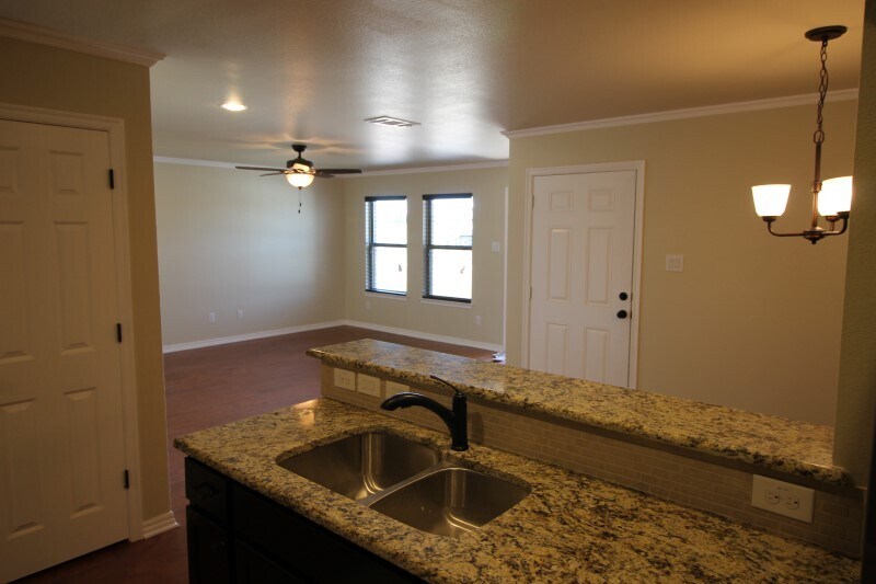 Building Photo - 935 /937 Robineta Ln