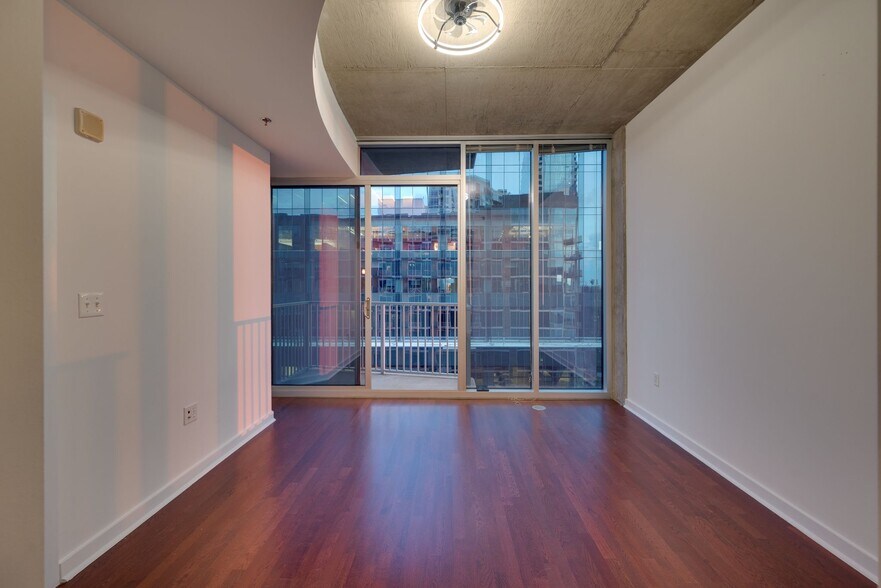 Building Photo - 301 Demonbreun St