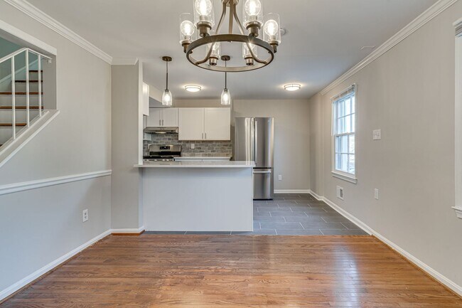 Building Photo - Renovated Home in Pinewood Lake Neighborhood