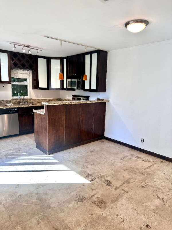 Building Photo - 2695 Albatross Rd N