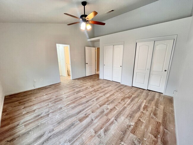 Building Photo - Charming 4 Bedroom, 2 Bath Home in a Quiet...