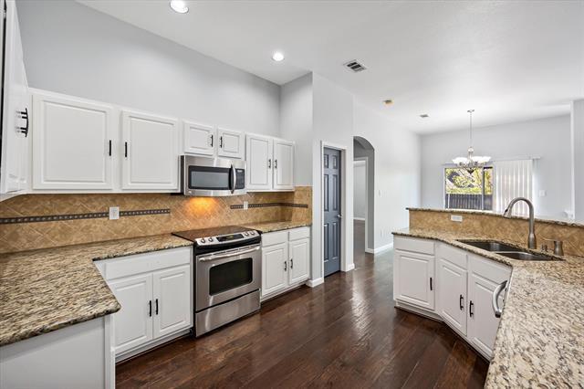 Building Photo - 2204 Windcastle Dr