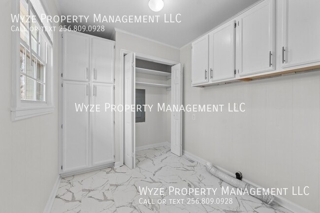 Building Photo - 2209 Rothmore Dr SW