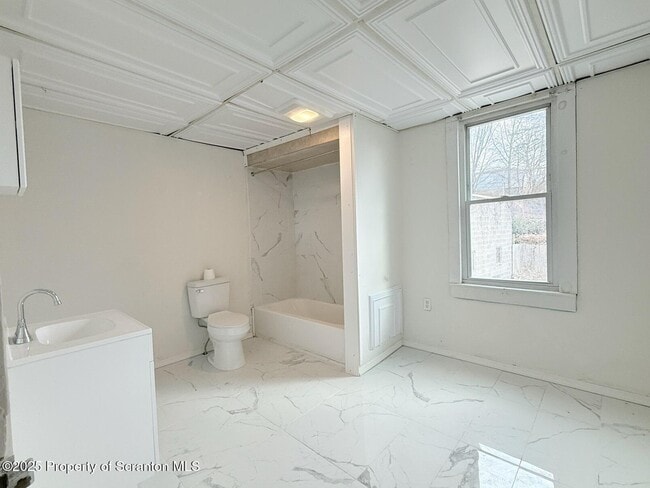 Building Photo - 210-212 Center Ave