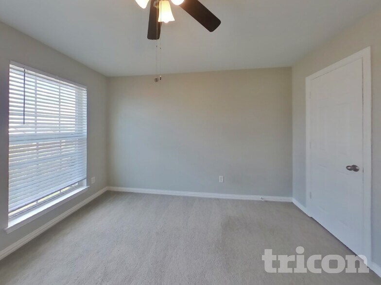 Building Photo - 2705 Lauren Way