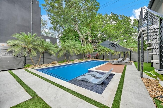 Building Photo - 145 NE 49th St