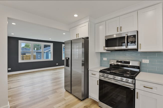 Building Photo - 9705 Oak Park Ave