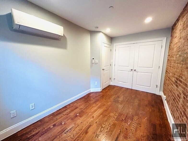 Building Photo - Enormous Striver's Row 2 Bedroom/Flex 3 Du...