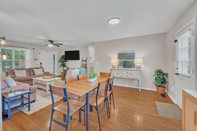Building Photo - 2029 Sunday Silence Dr