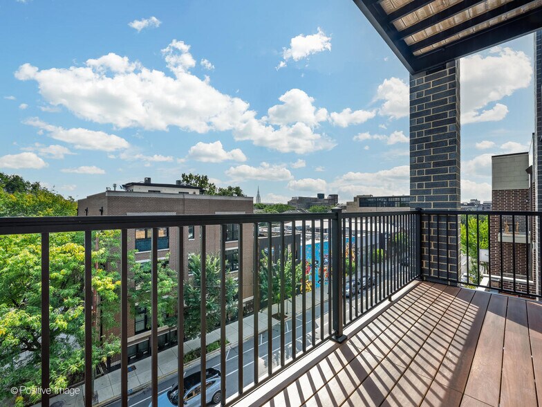 Building Photo - 3202 N Racine Ave