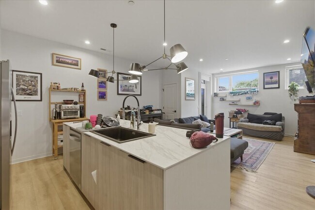 Building Photo - 4177 W Belmont Ave