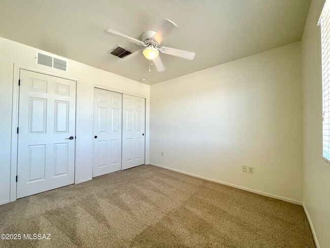 Building Photo - 5079 N Cliffed River Dr
