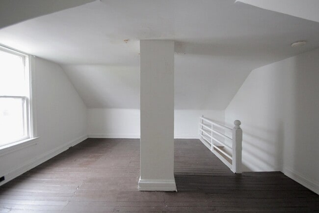 Building Photo - 413 Lamar Ave