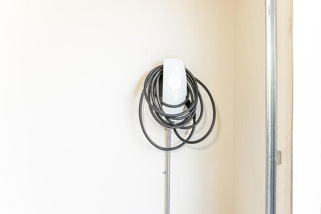 Building Photo - 4245 Grandview Pointe Wy