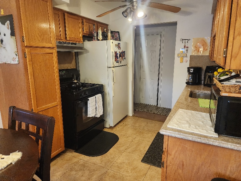 Building Photo - 401 US-22