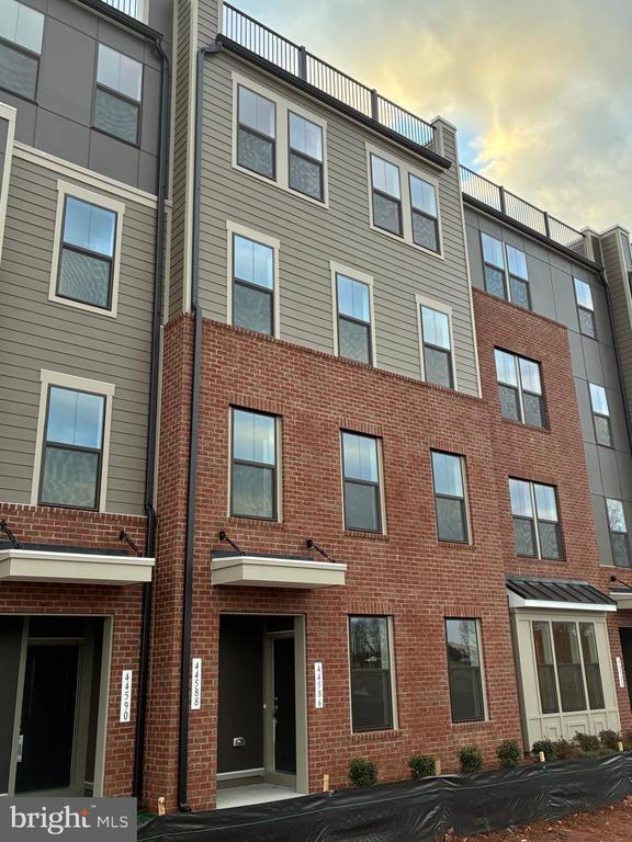 Building Photo - 44586 Strabane Ter