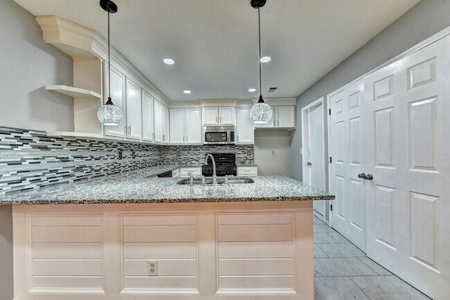 Building Photo - 1057 Mansfield Ct