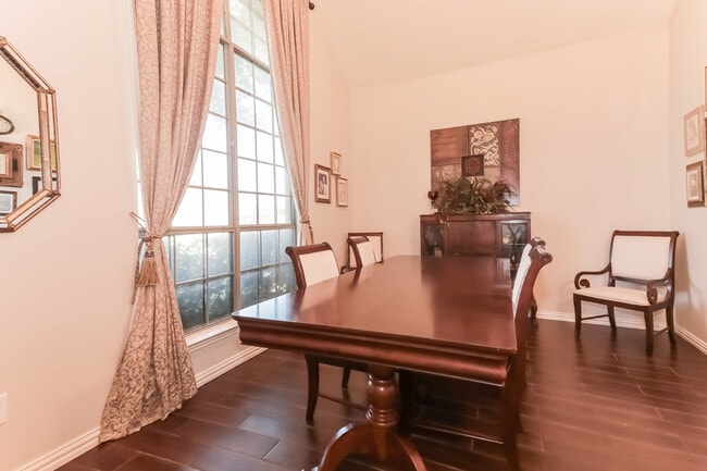 Building Photo - 4226 Meadowview Ln