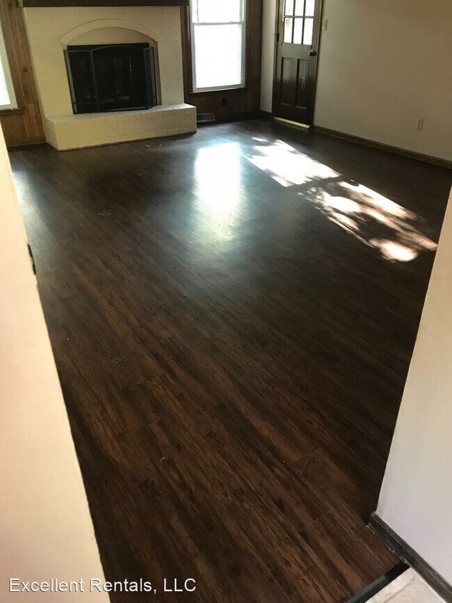 Building Photo - 4 br, 2 bath House - 503 NE Country Lane