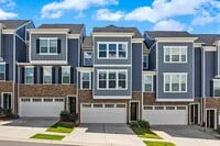 Building Photo - Gorgeous 4 bed 3.5 bath in Trinity Townes ...