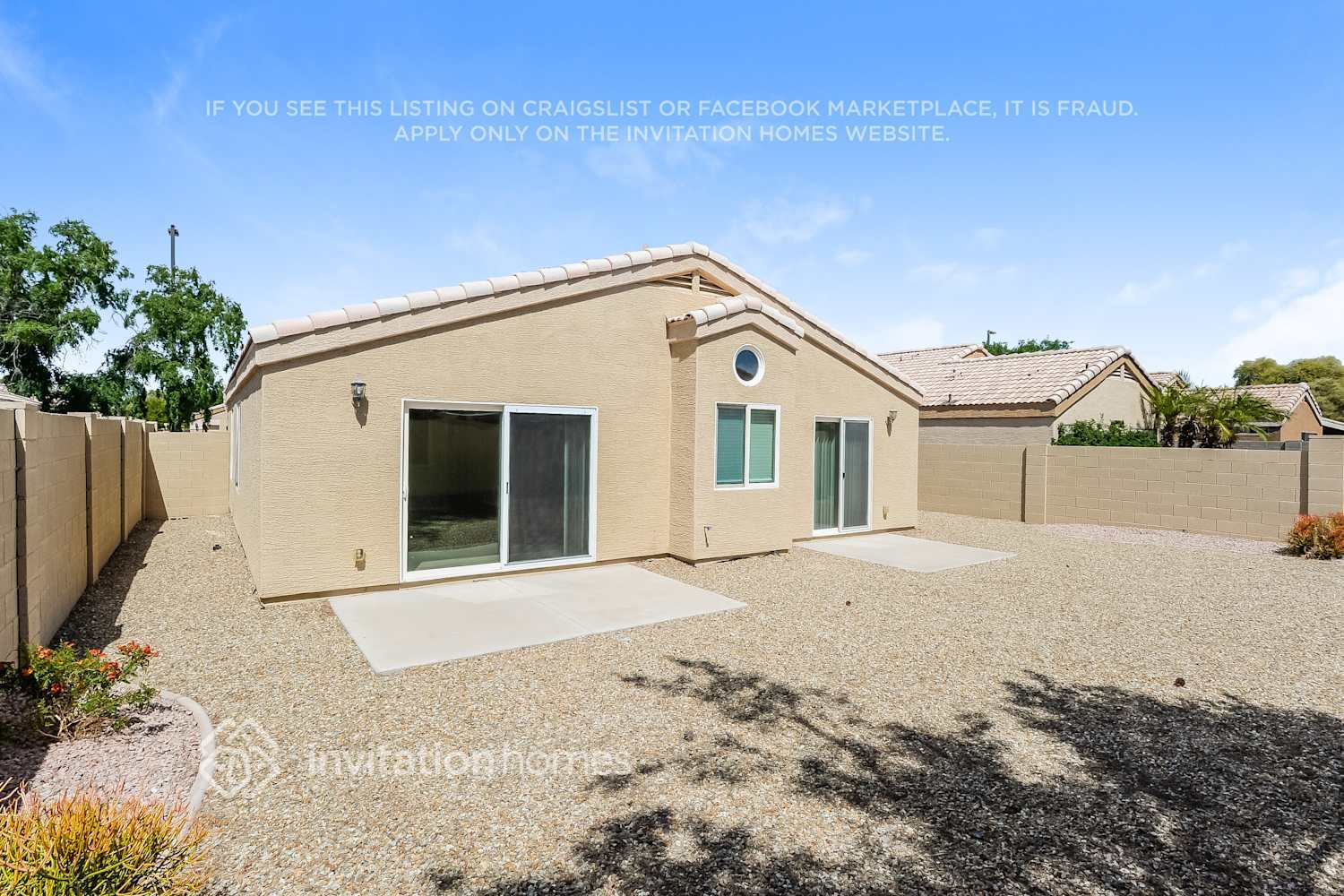 Building Photo - 1727 E Horseshoe Ave