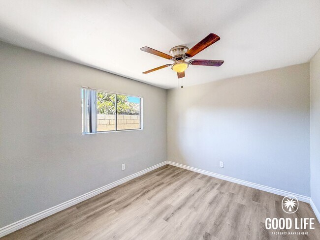 Building Photo - 3BD/1BA Home in Lakeside with In-Unit Laundry & Built-In Closets