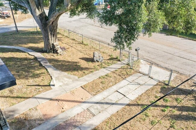 Building Photo - 495 Ave F SE