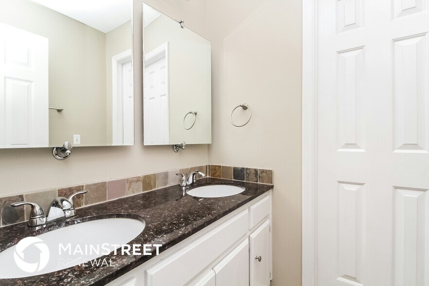 Building Photo - 5016 Trailwater Dr