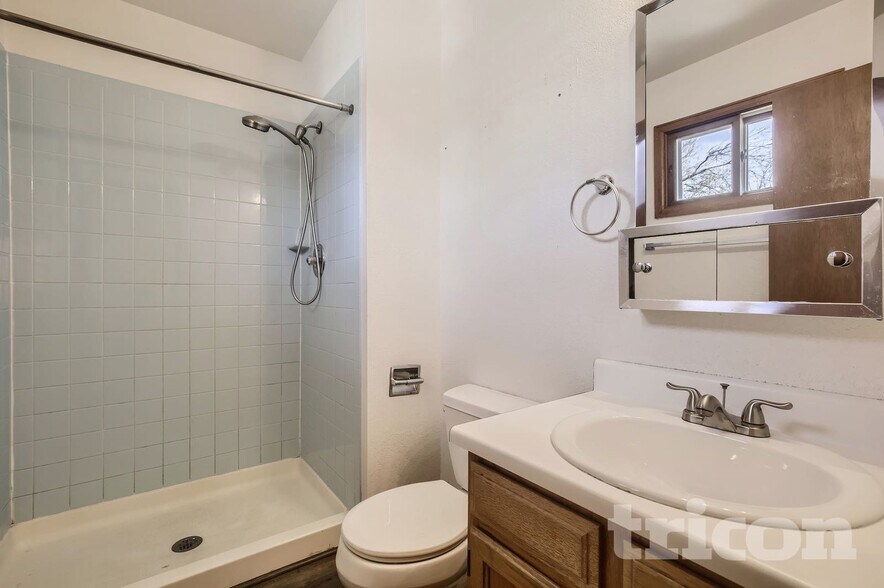 Building Photo - 4937 W 8th Street Rd