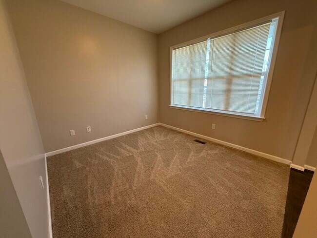 Building Photo - Single Family Home