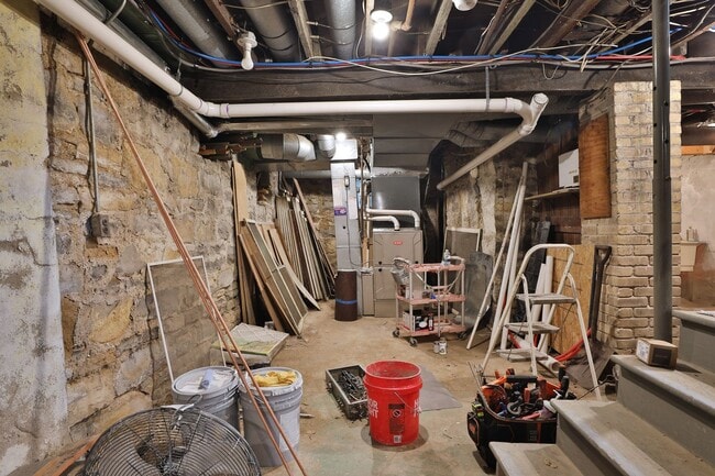 Building Photo - 2104 Iuka Ave
