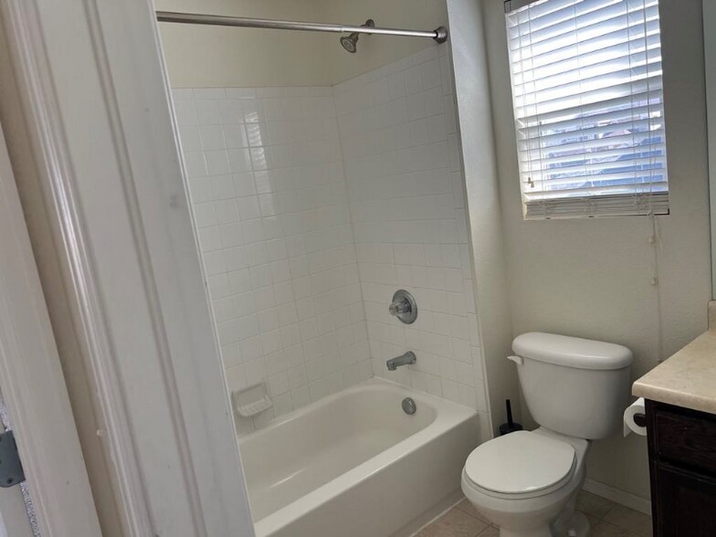 Building Photo - 1761 Silver Meadow Cir