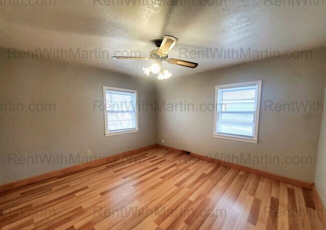 Building Photo - 1112-1114 Byron Ave