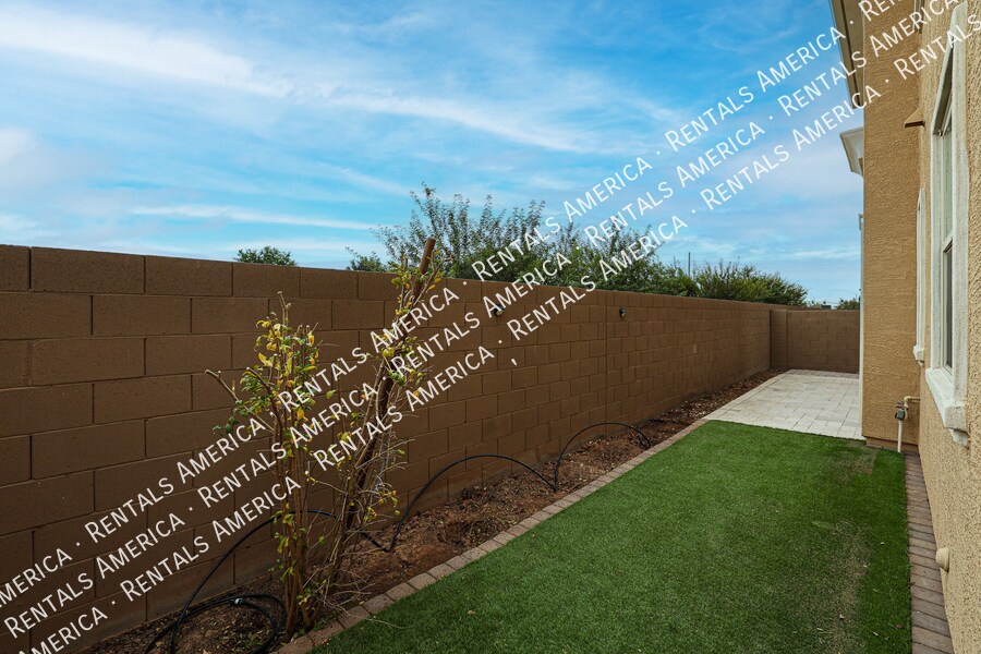 Building Photo - 1103 E Newland Dr